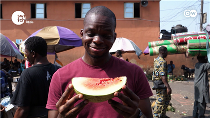 DW's Eco Africa: Electric fruit: The Nigerian market running on rotten food